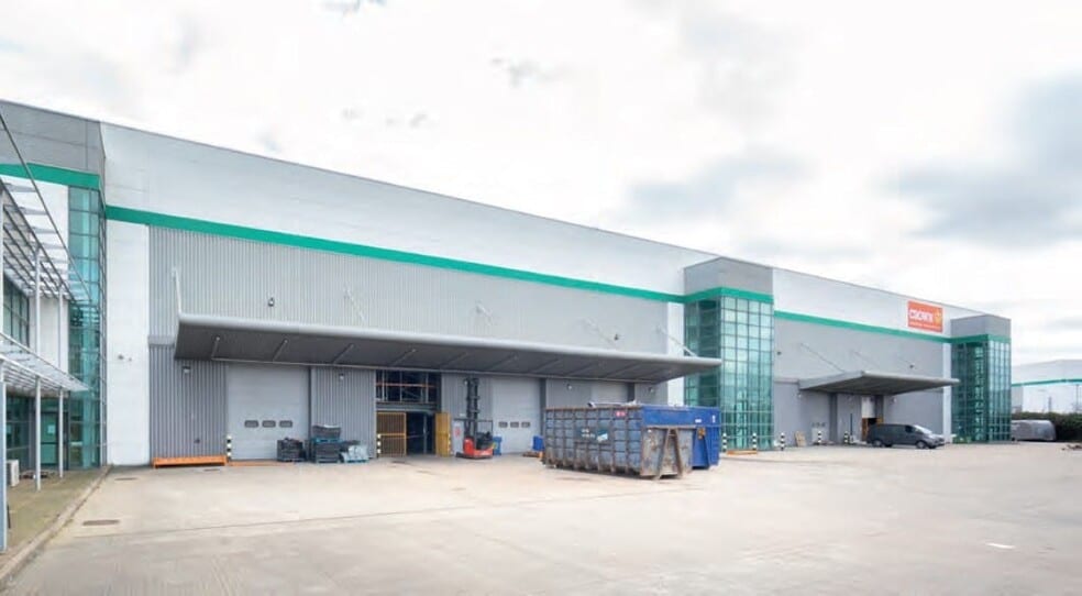 Twelvetrees Cres, London to rent - Building Photo - Image 3 of 4