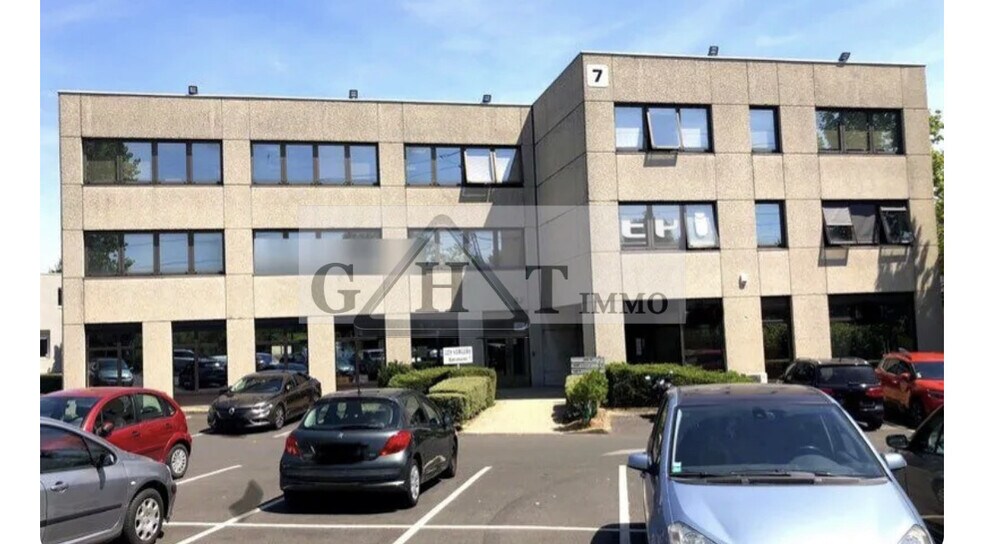 Office in Osny for sale - Building Photo - Image 1 of 2