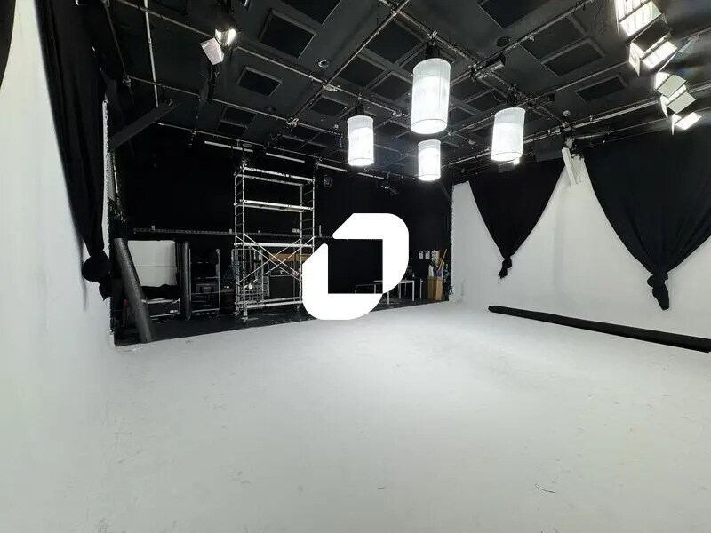 Office in Gentilly to rent Interior Photo- Image 1 of 9