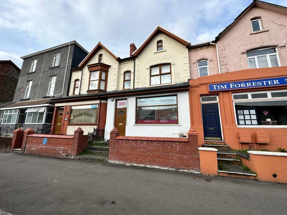 5 Murray St, Llanelli for sale Building Photo- Image 1 of 1