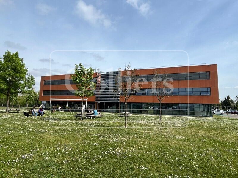 117 Allée Des Parcs, Saint-Priest to rent Building Photo- Image 1 of 18