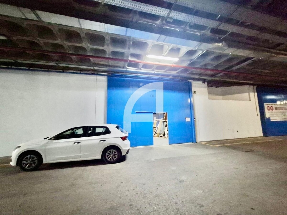 Madrid, MAD 28033 - Unit Tr - - Interior Photo - Image 2 of 18