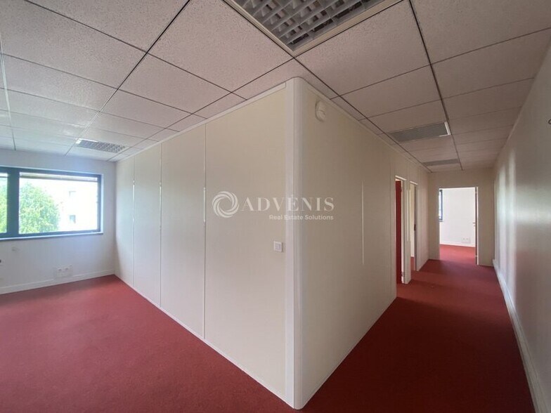 3 5 Voie La Cardon, Palaiseau to rent - Interior Photo - Image 3 of 5