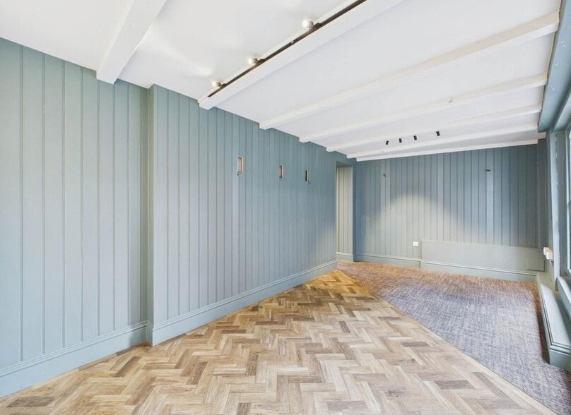 52 Market Pl, Wantage to rent - Building Photo - Image 3 of 8