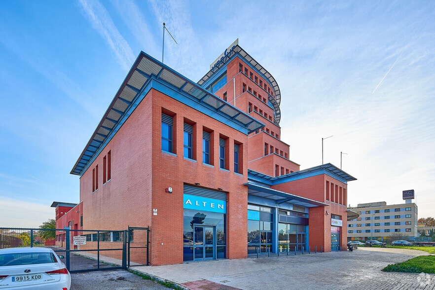 Calle Luis Fuentes Bejarano, 60, Sevilla, Sevilla for sale - Building Photo - Image 3 of 26