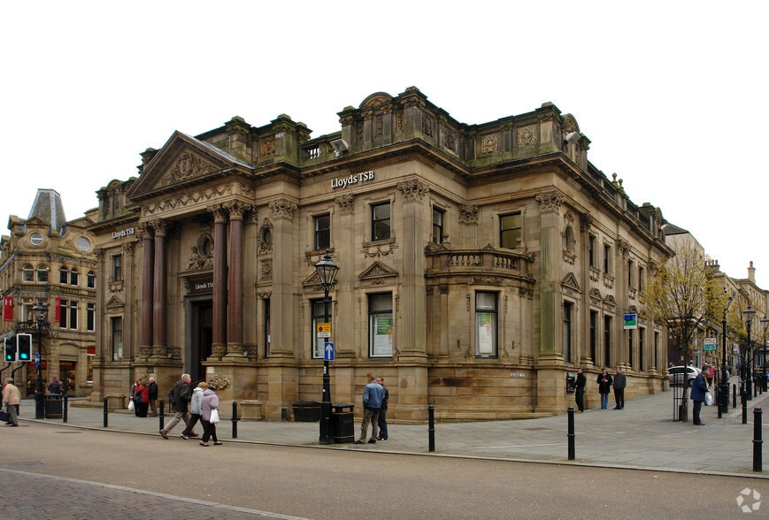 2325 Commercial St, Halifax, HX1 1BB UK