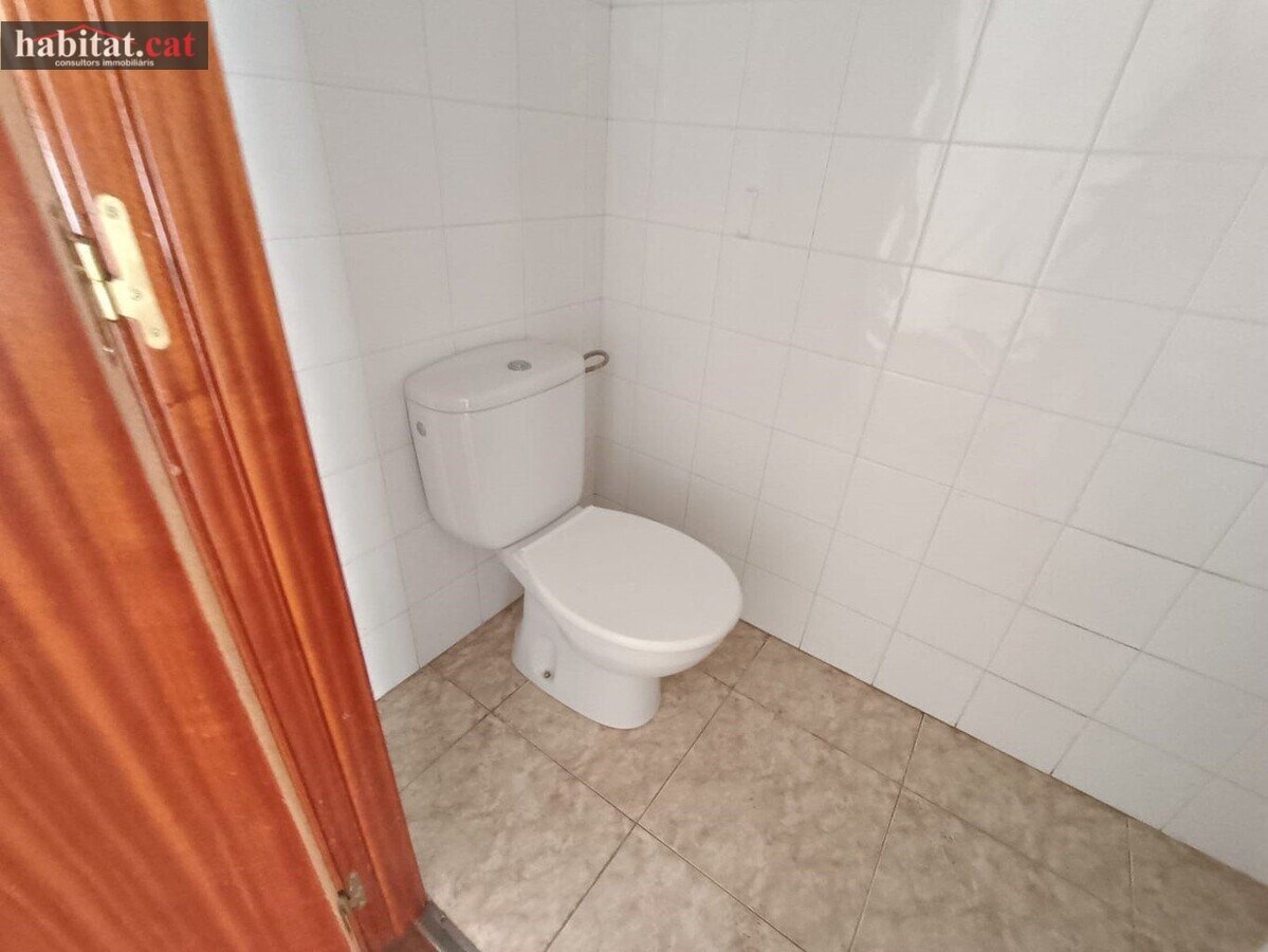 Vilanova i la Geltrú, BAR 08800 - - - Interior Photo - Image 2 of 2