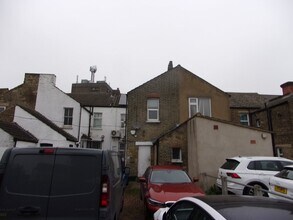 42 Orsett Rd, Grays to rent Building Photo- Image 2 of 2