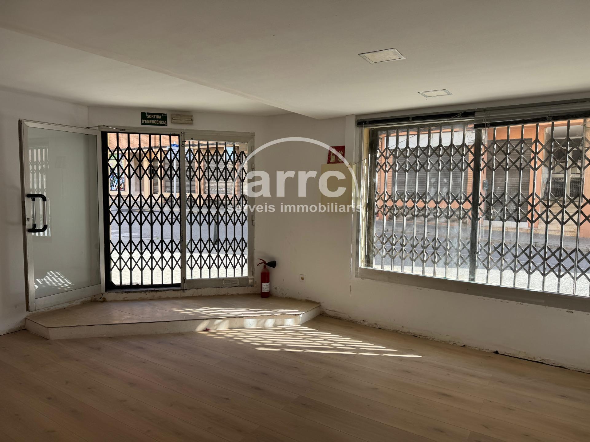 Retail in Premià de Mar, Barcelona to rent Primary Photo- Image 1 of 4