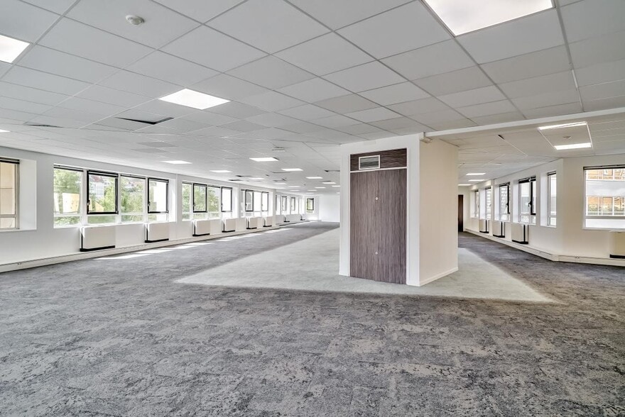 Office in Issy-les-Moulineaux to rent - Interior Photo - Image 1 of 8