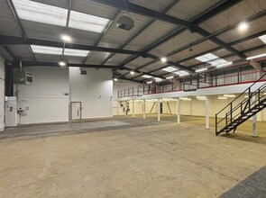 Hanbury Rd, Stoke Prior to rent Interior Photo- Image 2 of 3