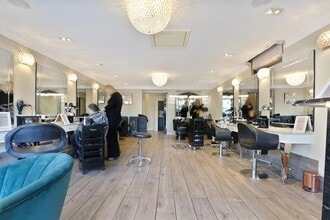 12 Stoneleigh Broadway, Epsom to rent Interior Photo- Image 2 of 9