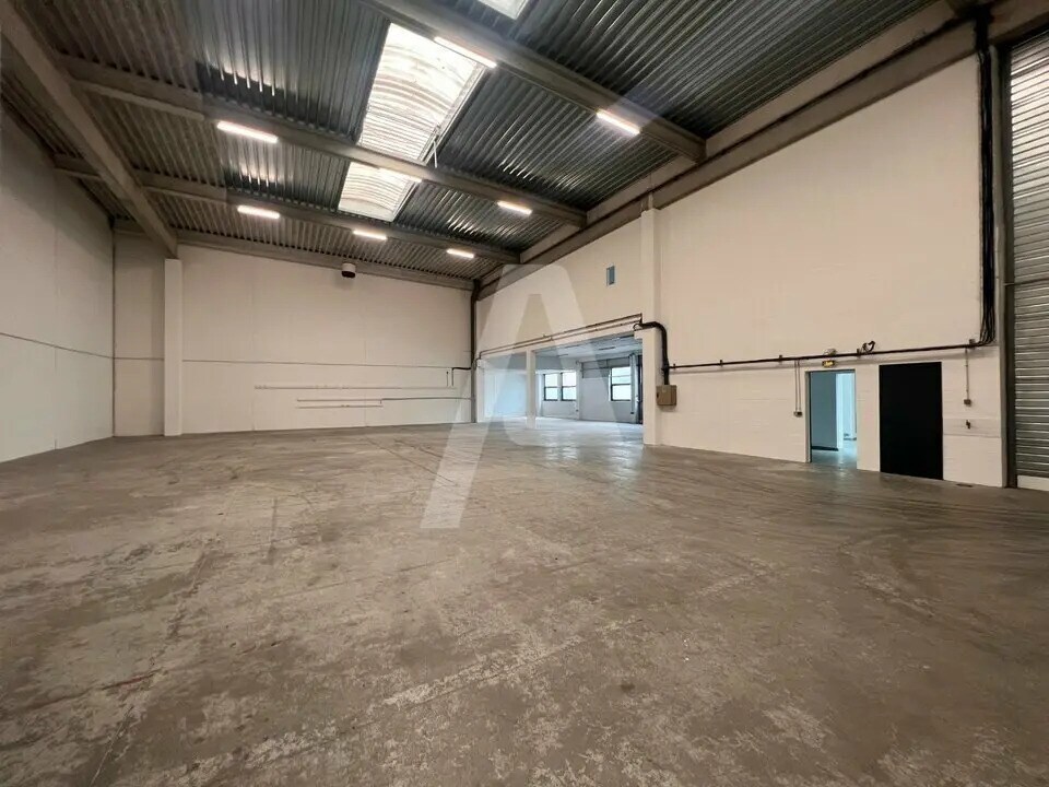 Light Industrial in Ivry-sur-Seine to rent Building Photo- Image 1 of 6