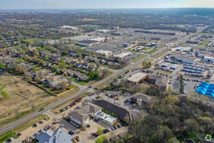 7702 E 91st St, Tulsa, OK for rent - Aerial - Image 3 of 5