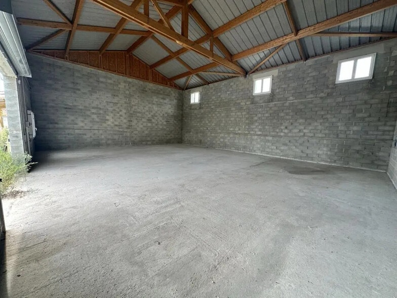 Light Industrial in Lançon-Provence for sale - Building Photo - Image 2 of 2