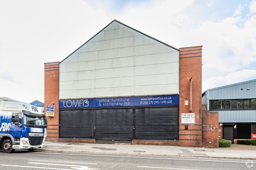 107 King St, Blackburn to rent - Building Photo - Image 2 of 2