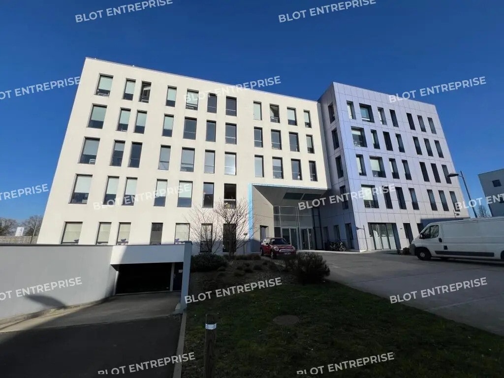 Location Bureaux 422 m² - Photo 1