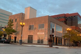 7931-7933 Forsyth Blvd, Clayton, MO for rent Building Photo- Image 1 of 2