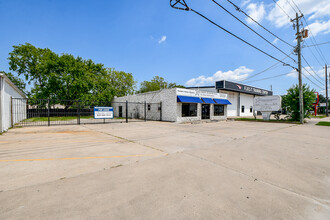 1009 Center St, Deer Park, TX for rent Building Photo- Image 2 of 15