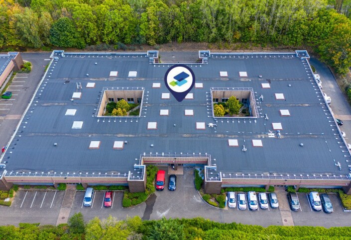 Industrial in Trappes to rent Building Photo- Image 1 of 13