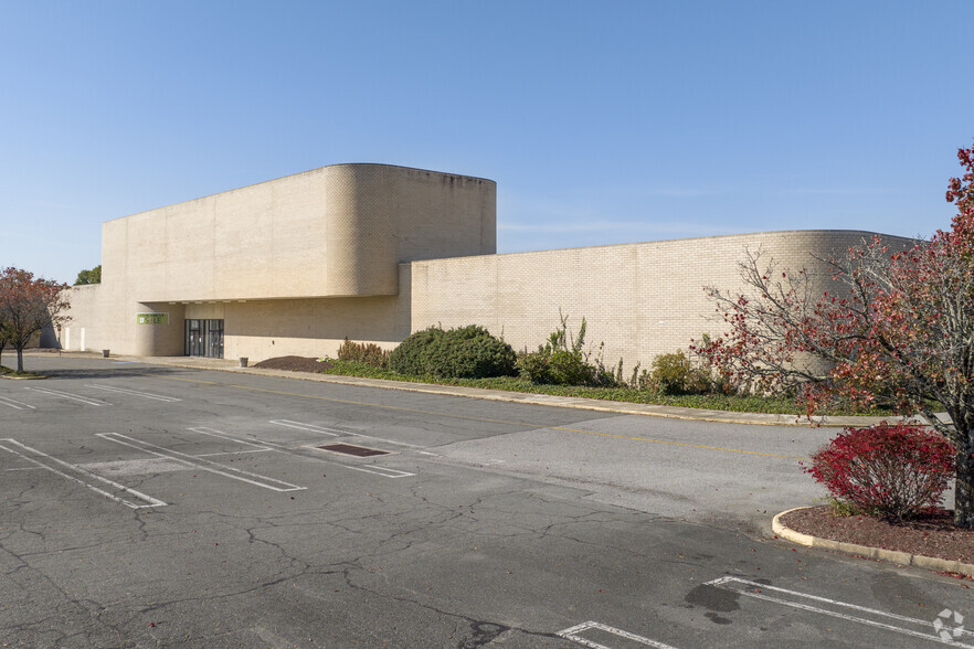 1400-1420 N Parham Rd, Richmond, VA for rent - Building Photo - Image 2 of 23