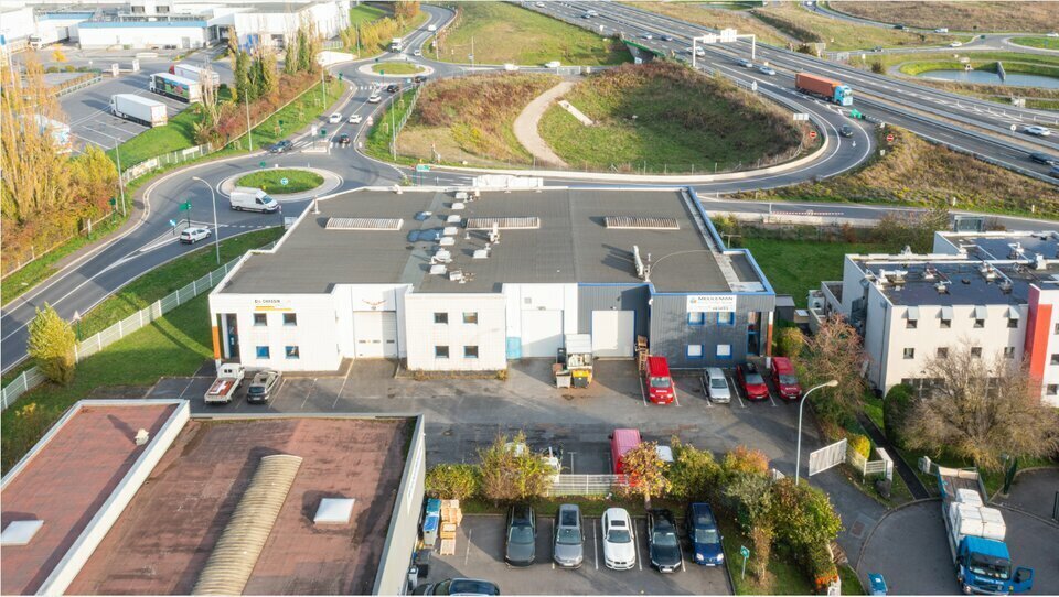 Light Industrial in Baillet-en-France to rent - Aerial - Image 1 of 3