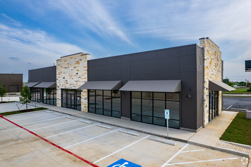 2609 S Interstate 35, San Marcos, TX for rent - Building Photo - Image 1 of 14