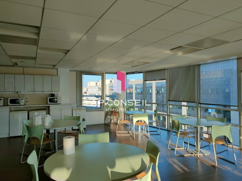 Office in Montigny-le-Bretonneux to rent Interior Photo- Image 1 of 6