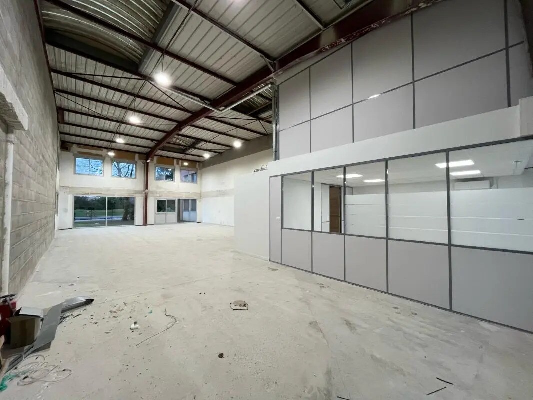 2-4 Rue Paul Villard, Chassieu to rent Building Photo- Image 1 of 39