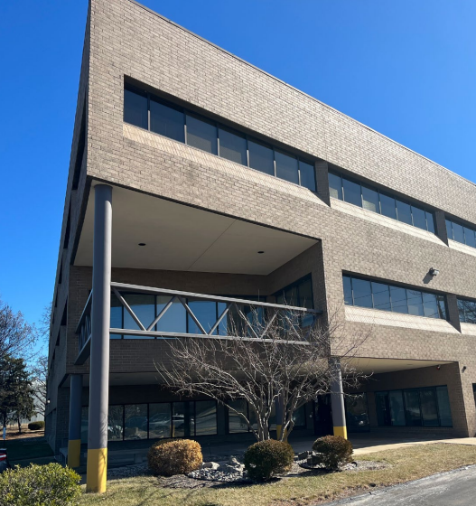 1015 Corporate Square Dr, Creve Coeur, MO for rent Building Photo- Image 1 of 3