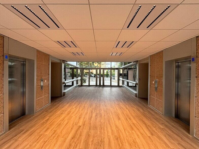 Office in Toulouse for sale - Lobby - Image 3 of 11