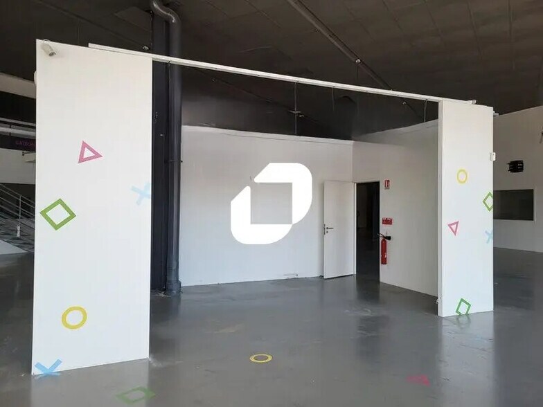 Retail in Mérignac to rent - Interior Photo - Image 3 of 12