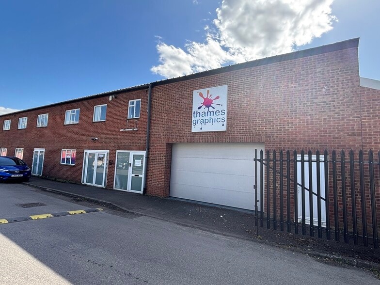 Desborough Park Rd, High Wycombe to rent - Building Photo - Image 3 of 3