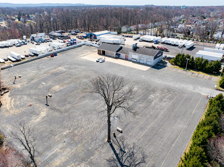 379 County Rd, Cliffwood, NJ for rent - Building Photo - Image 1 of 9