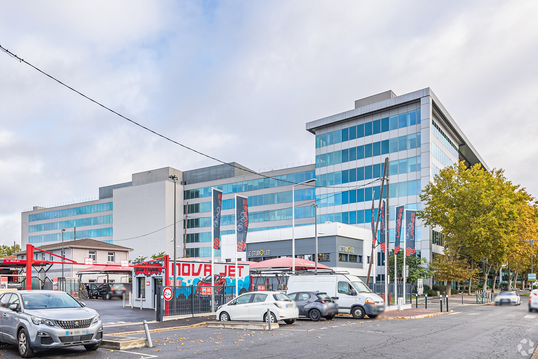 420 Rue D'Estienne D'Orves, Colombes to rent Building Photo- Image 1 of 18