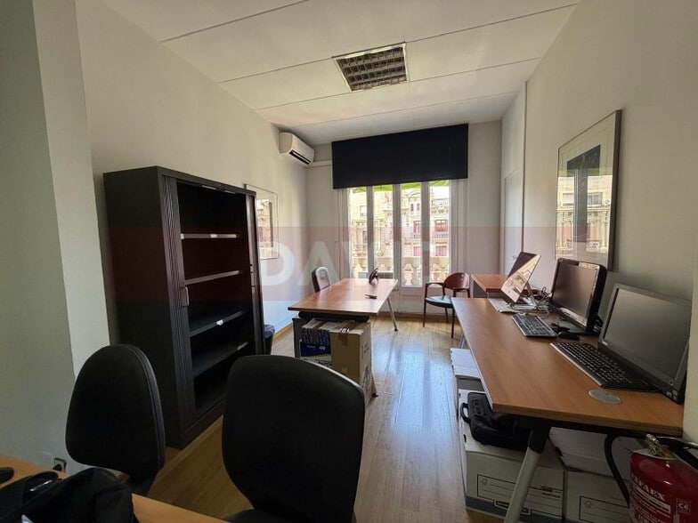 Office in Barcelona, Barcelona to rent - Interior Photo - Image 2 of 3