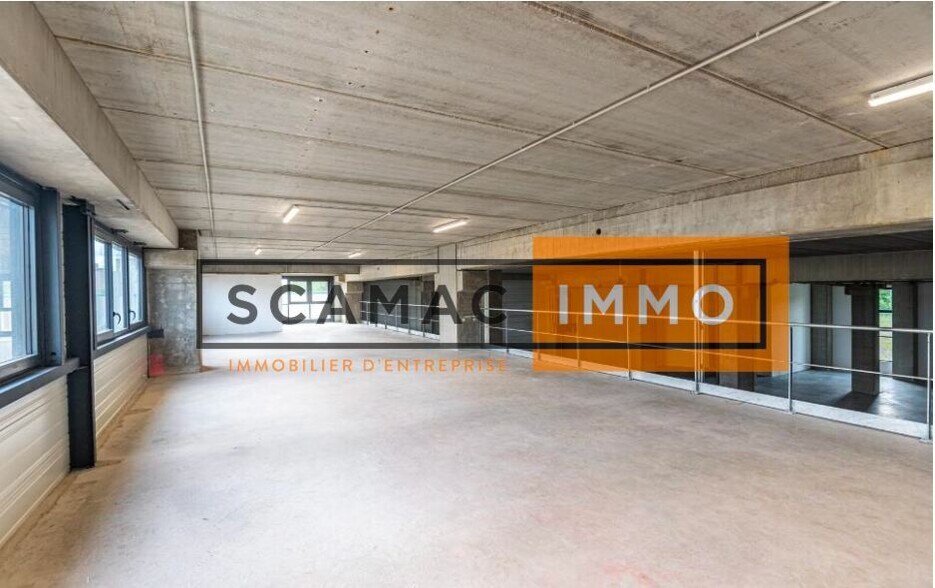 Industrial in Colombes to rent - Interior Photo - Image 2 of 13