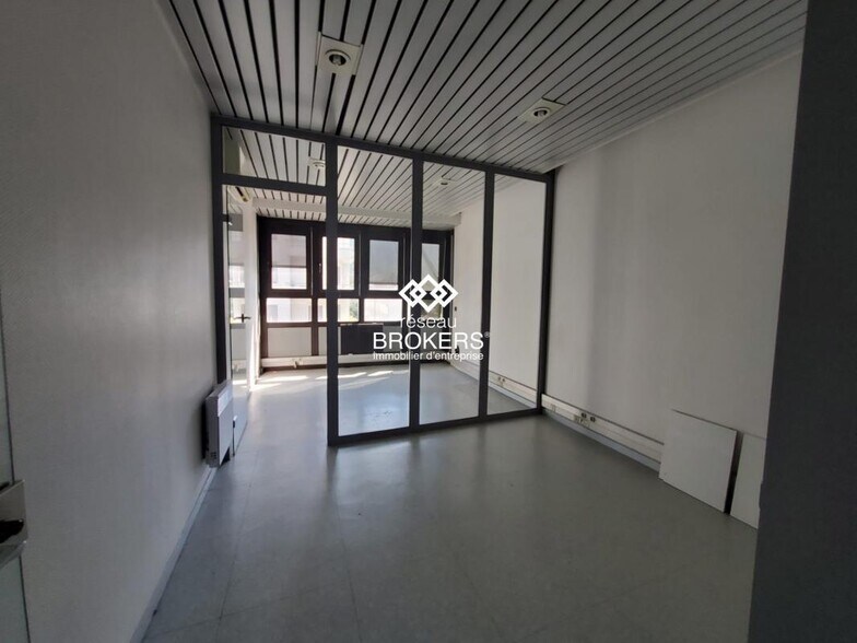 Office in Annecy for sale - Interior Photo - Image 2 of 10