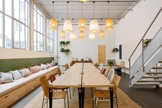 Retail in Paris to rent Interior Photo- Image 2 of 5