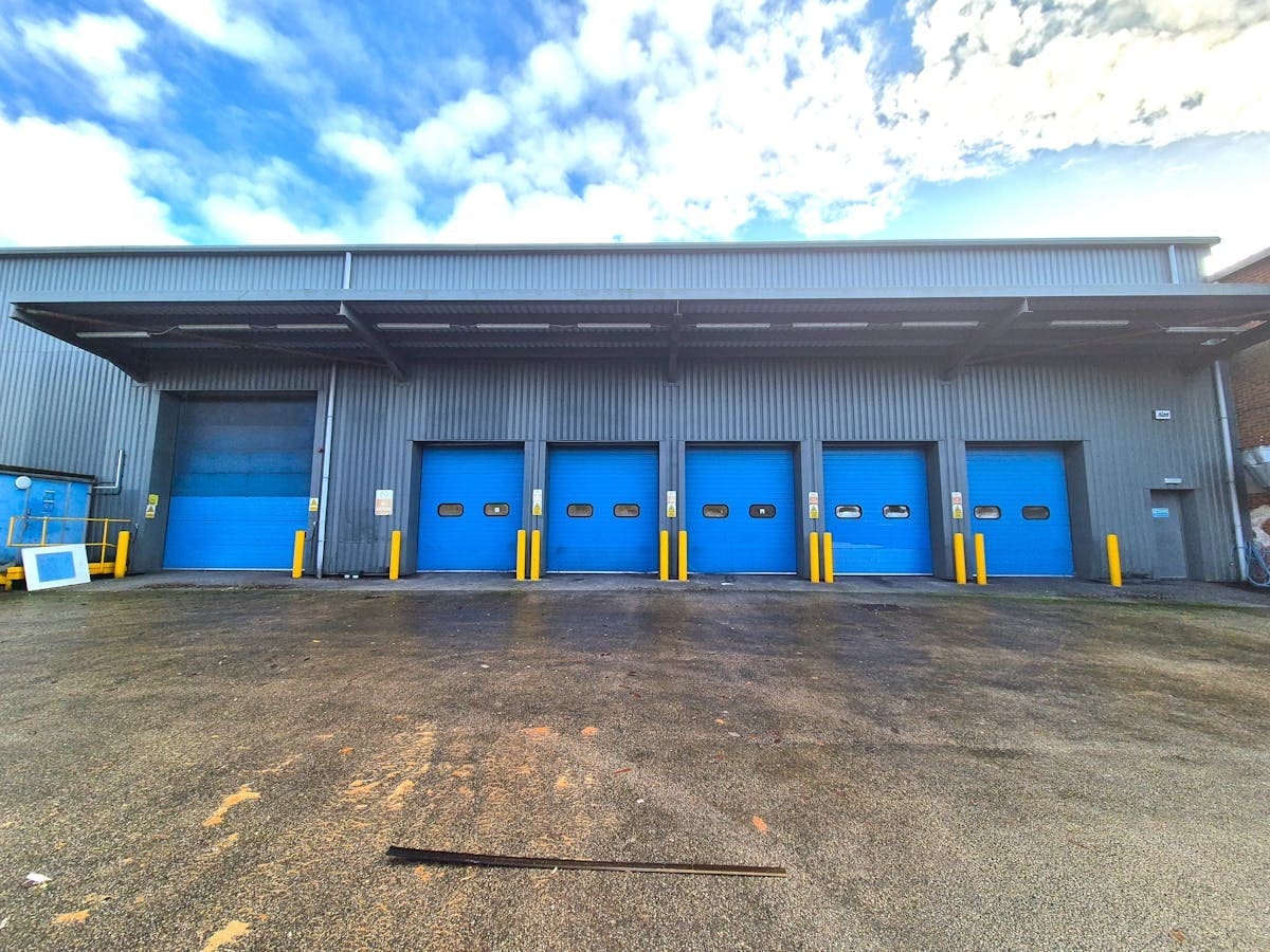 Suthers St, Oldham to rent Building Photo- Image 1 of 14