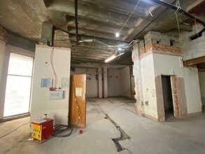 55-77 High St, Slough to rent Interior Photo- Image 2 of 3
