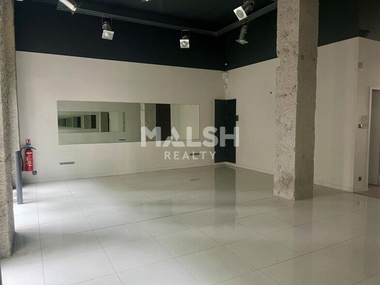 Retail in Lyon to rent - Interior Photo - Image 2 of 8
