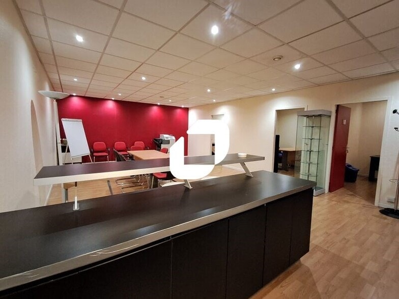 Light Industrial in Courbevoie for sale - Interior Photo - Image 3 of 8