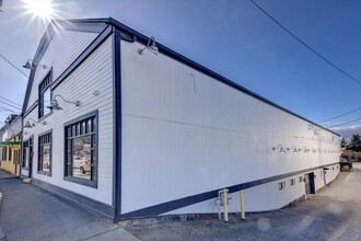 1415-1419 Elliott Ave W, Seattle, WA for rent Building Photo- Image 1 of 6