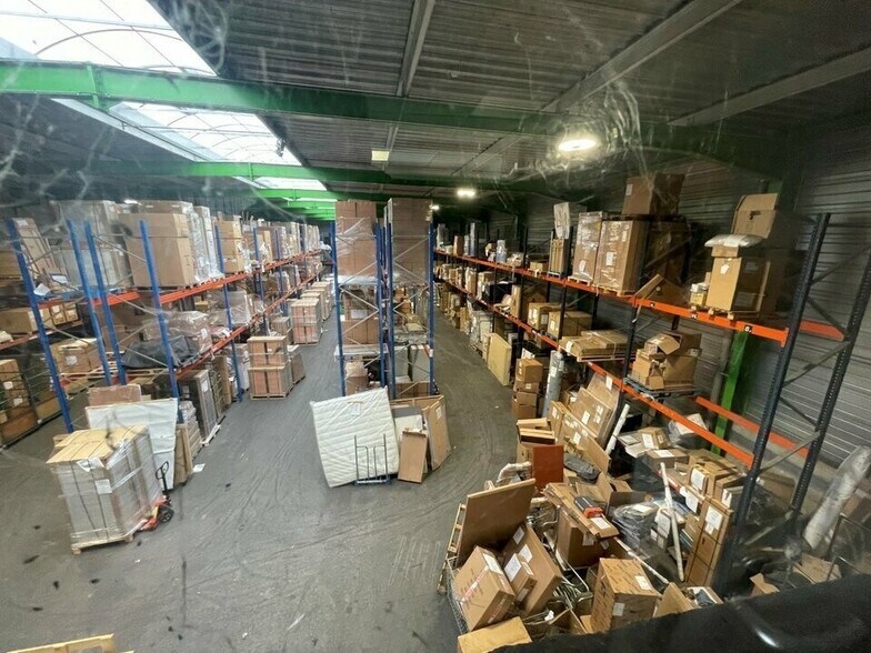 Light Industrial in Genas to rent - Building Photo - Image 1 of 12