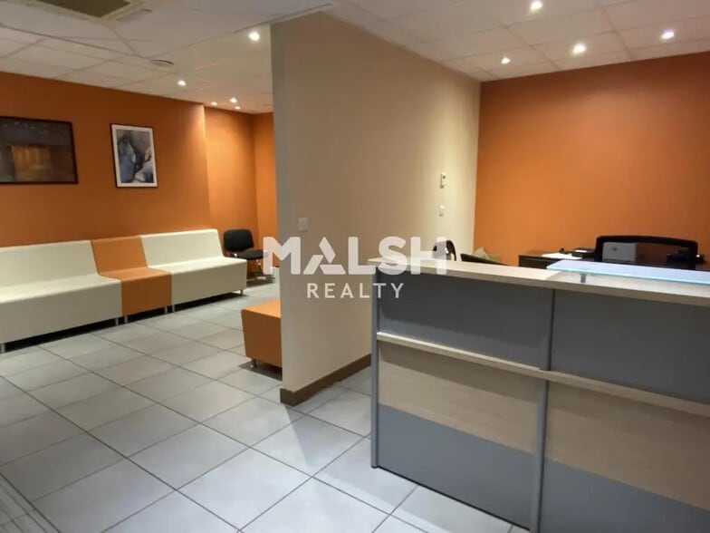 Office in Lyon for sale - Lobby - Image 2 of 8