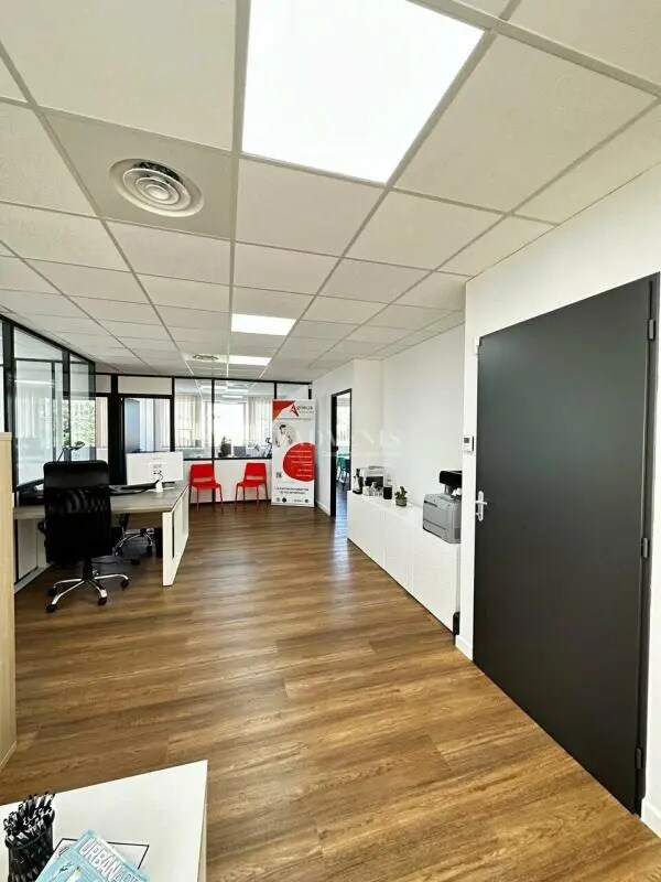 Location Bureaux 113 m² - Photo 1
