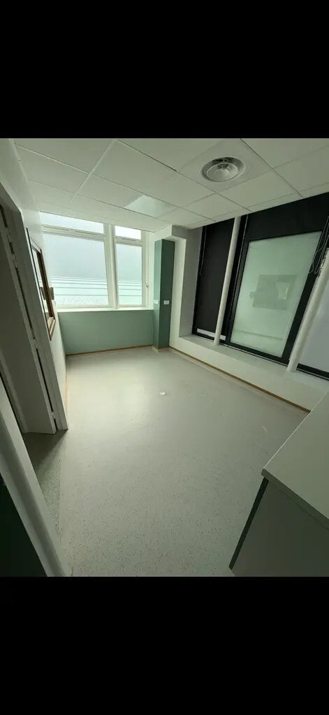 Location Commerce 268 m² - Photo 1