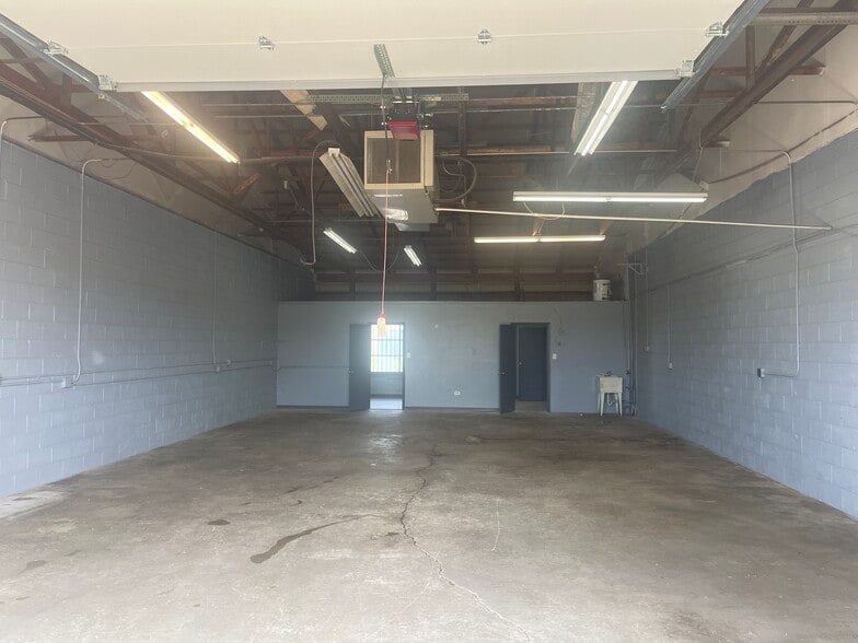 16725 Richmond Ave, Hazel Crest, IL to rent - Interior Photo - Image 2 of 6