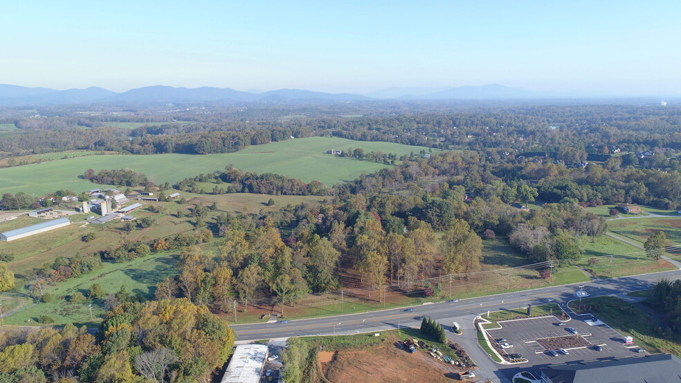 16380 Forest Rd, Forest, VA for sale - Building Photo - Image 1 of 1